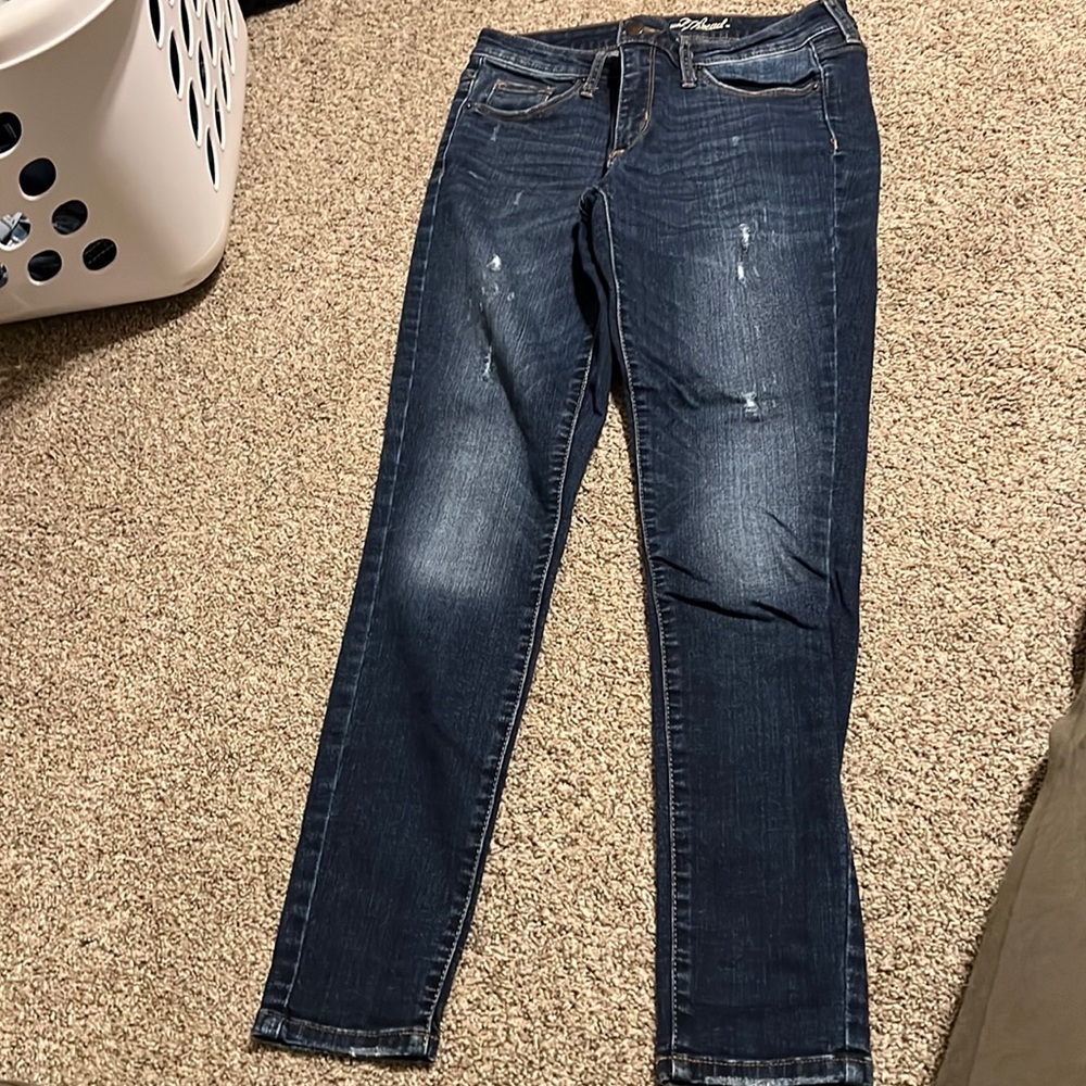 Universal thread size 4 mid rise jeggings